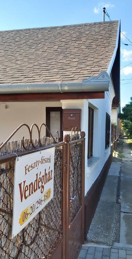 Apartament Feszty-feszek Vendeghaz Tiszafüred