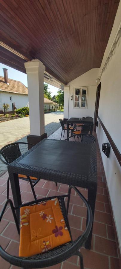 Feszty-feszek Vendeghaz Apartament