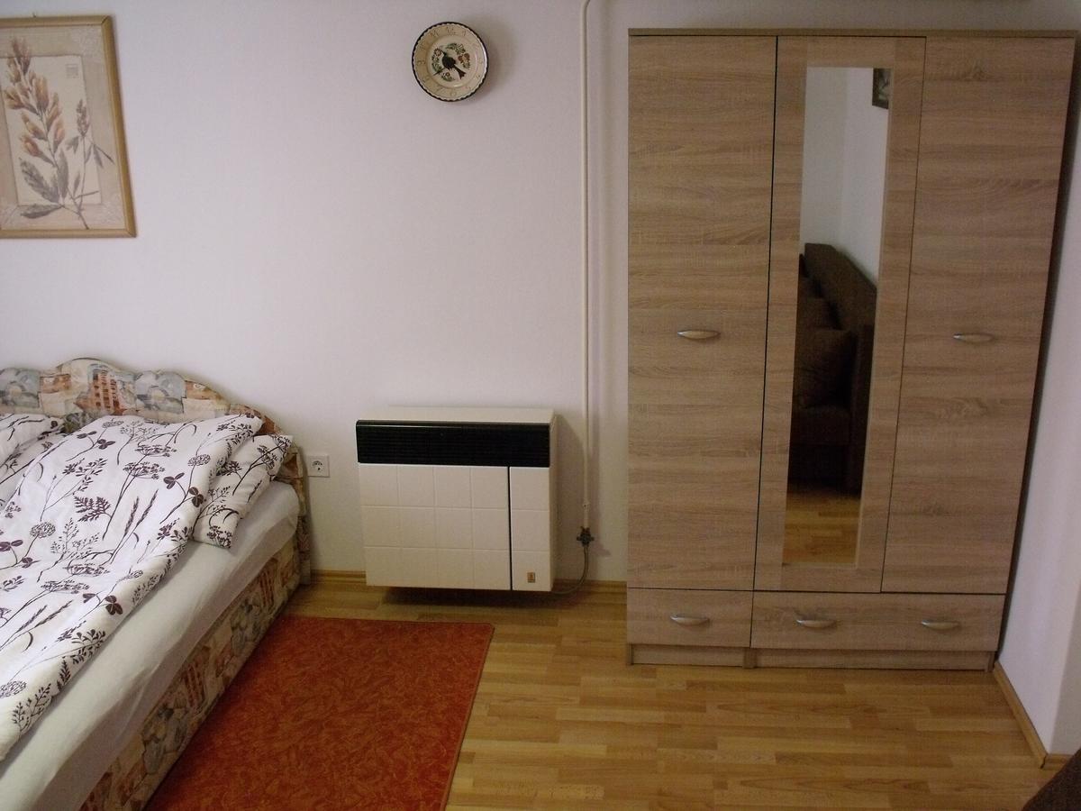 Feszty-feszek Vendeghaz Apartament *
